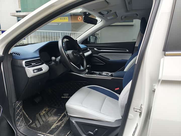 Emgrand 2022 1.5L - CVT - 42,000 km - Image 4