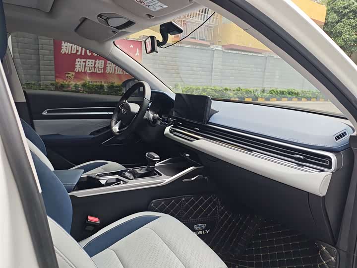 Emgrand 2022 1.5L - CVT - 42,000 km - Image 5