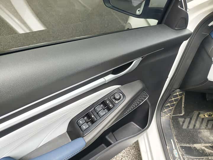 Emgrand 2022 1.5L - CVT - 42,000 km - Image 6