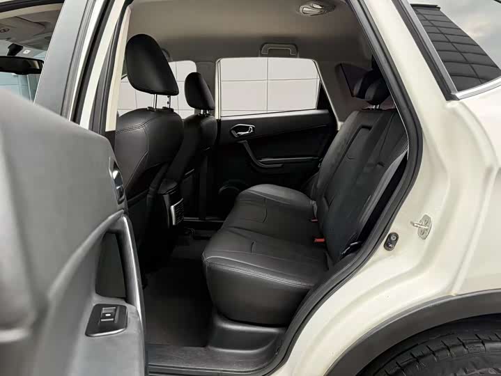GS5 2013 1.8T - Manual - 117,000 km - Image 6