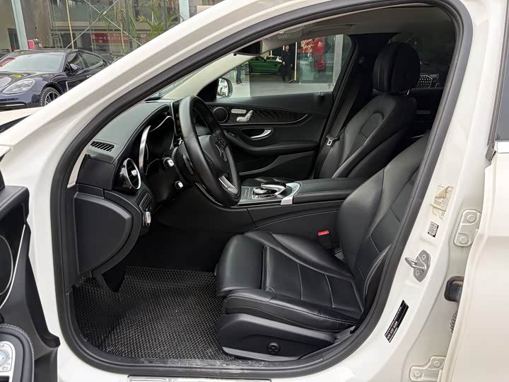 C-Class 2018 C 200 L 1.3T - Automatic - 85,000 km - Image 9