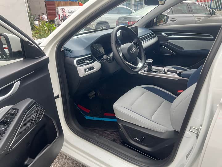 Emgrand 2022 1.5L - CVT - 60,000 km - Image 4