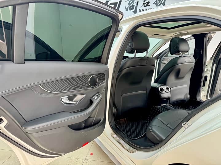 C-Class 2017 C 200 L 1.3T - Automatic - 80,000 km - Image 10