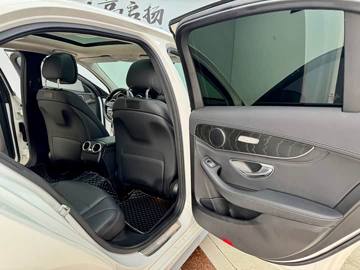 C-Class 2017 C 200 L 1.3T - Automatic - 80,000 km - Image 11