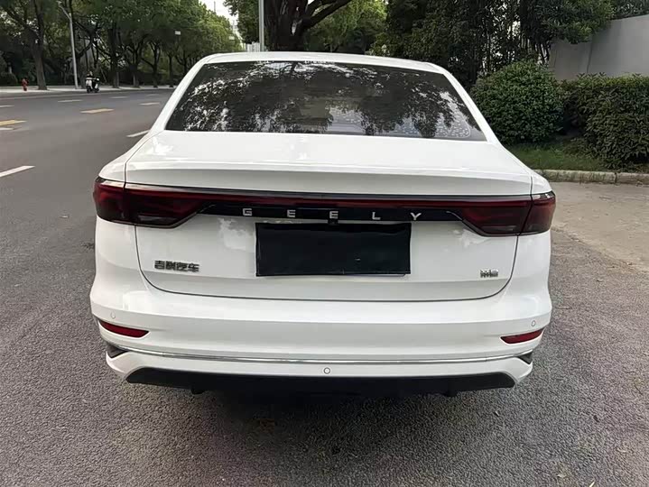 Emgrand 2022 1.5L - CVT - 32,000 km - Image 8