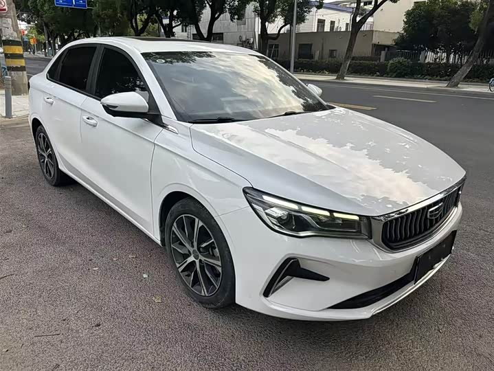 Emgrand 2022 1.5L - CVT - 32,000 km - Image 2