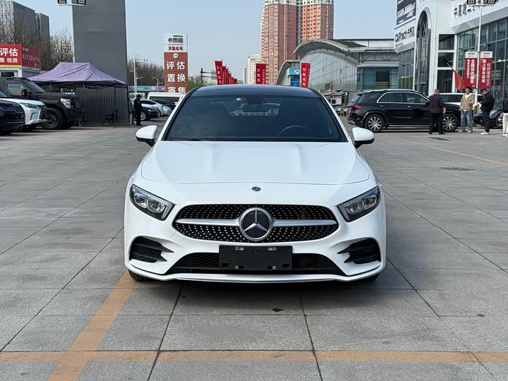 A-Class 2019 A 200 L 1.3T - Automatic - 113,000 km - Image 2