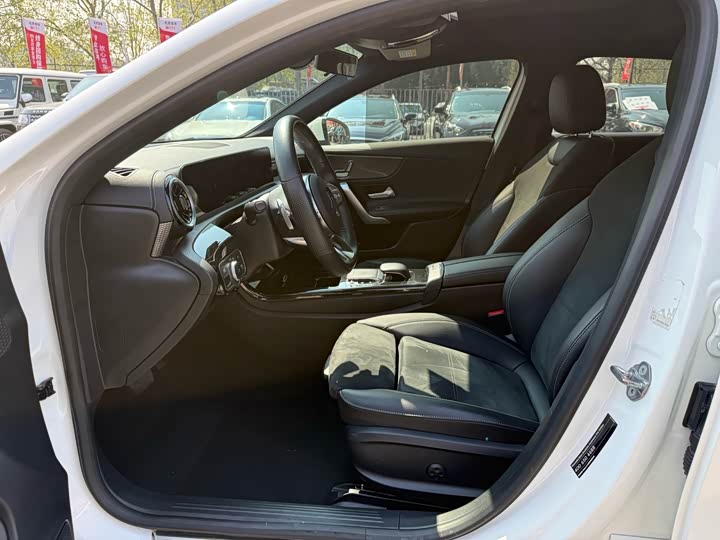 A-Class 2019 A 200 L 1.3T - Automatic - 113,000 km - Image 10