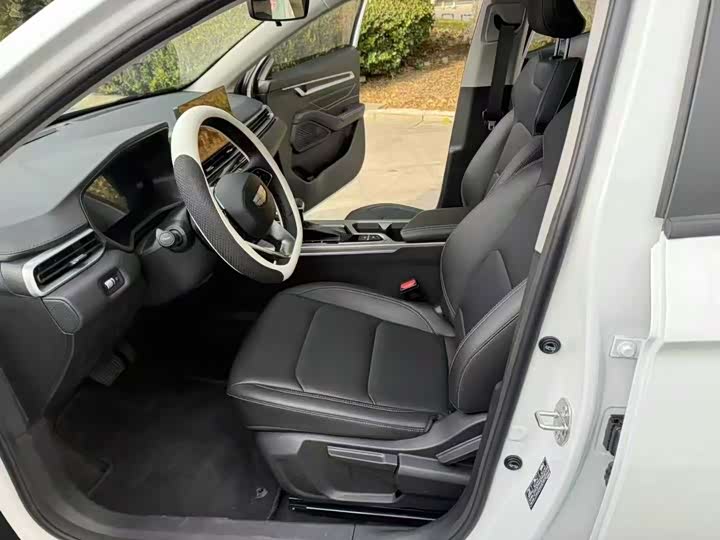 Emgrand 2022 1.5L - CVT - 28,000 km - Image 3