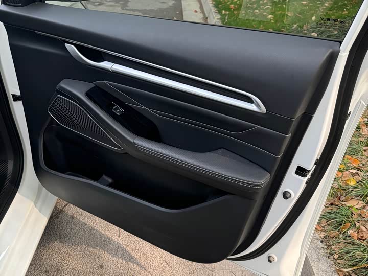 Emgrand 2022 1.5L - CVT - 30,000 km - Image 10