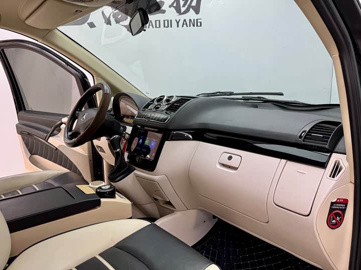 Vito 2015 3.0L 3.0L - Automatic - 80,000 km - Image 11