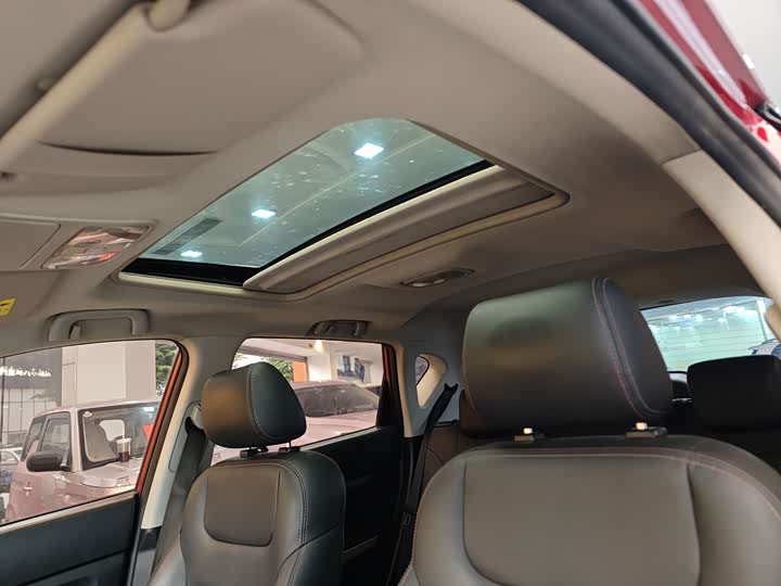 CS35 2016 1.6L - Manual - 98,000 km - Image 12