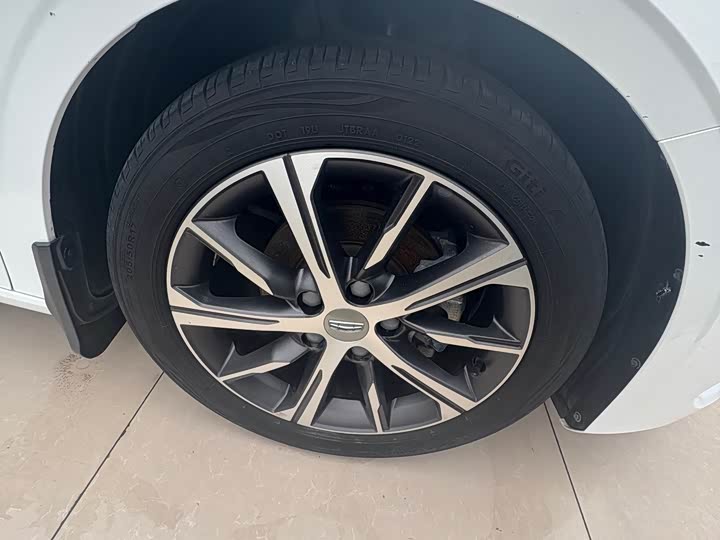 Emgrand 2022 1.5L - CVT - 46,000 km - Image 4