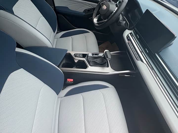 Emgrand 2022 1.5L - CVT - 46,000 km - Image 6
