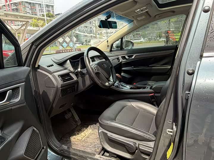 Emgrand 2016 1.8L - Automatic - 86,700 km - Image 5