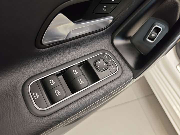 A-Class 2021 A 200 L 1.3T - Automatic - 83,500 km - Image 9