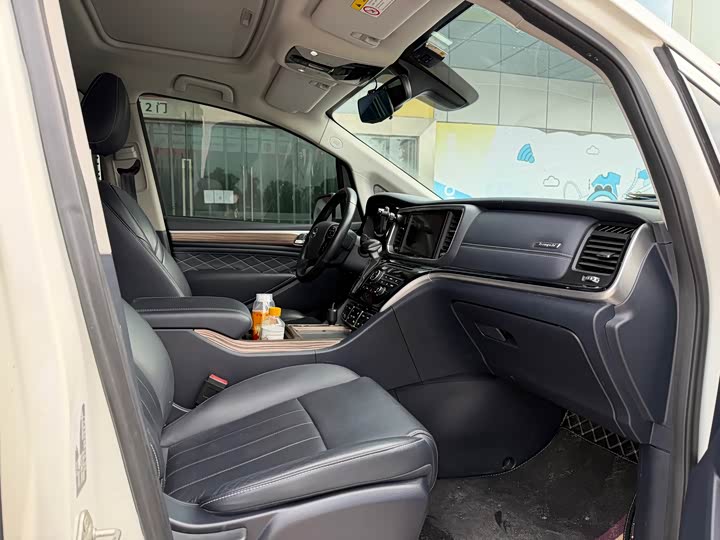 M8 2020 M8 390T - Automatic - 100,000 km - Image 9