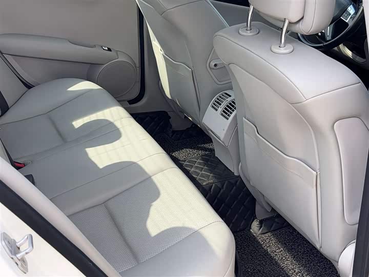 C-Class 2013 C 180 1.6T - Automatic - 180,000 km - Image 6