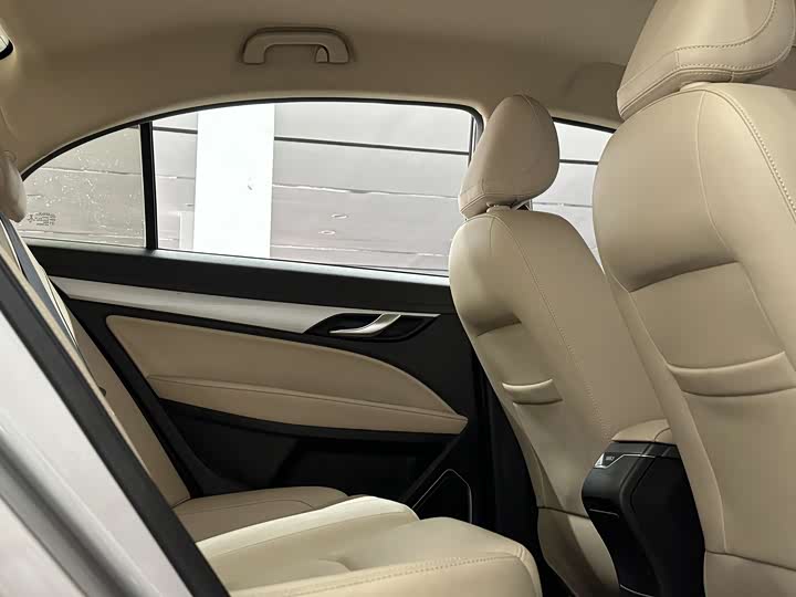 Emgrand 2018 1.5L - CVT - 60,000 km - Image 9