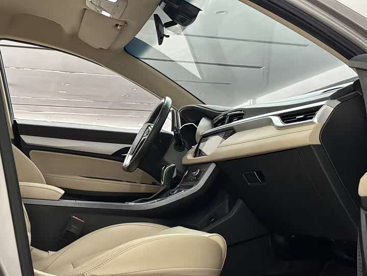 Emgrand 2018 1.5L - CVT - 60,000 km - Image 10