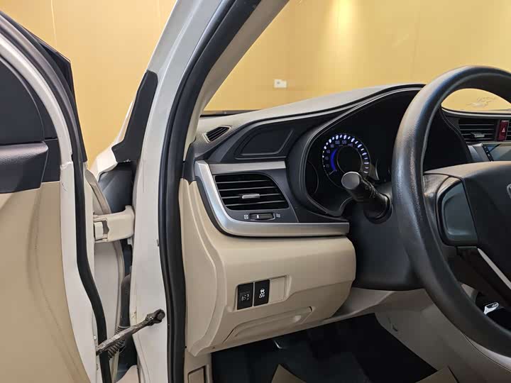 Crider 2016 1.8L - Manual - 129,400 km - Image 11