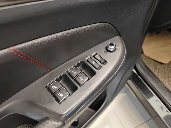 CS75 2014 2.0L - Manual - 128,000 km - Image 9