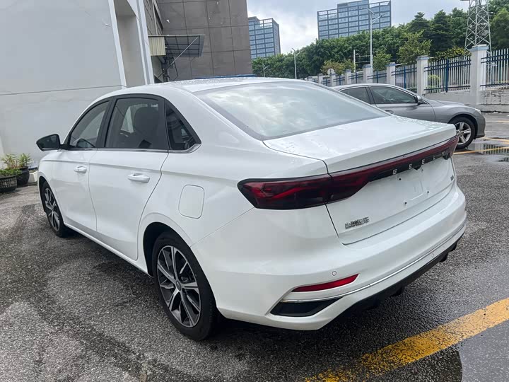 Emgrand 2022 1.5L - CVT - 60,000 km - Image 9