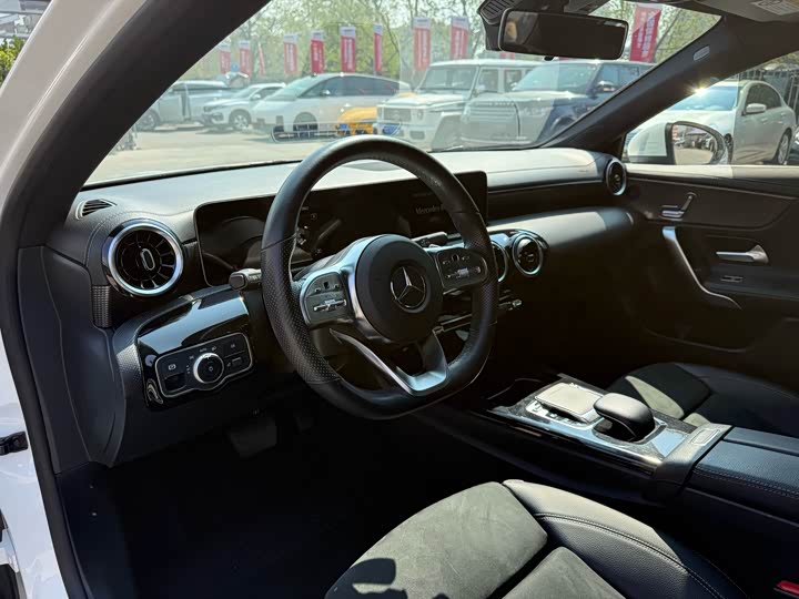 A-Class 2019 A 200 L 1.3T - Automatic - 113,000 km - Image 9