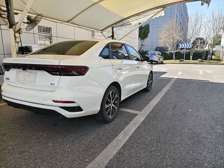Emgrand 2022 1.5L - CVT - 25,000 km - Image 9