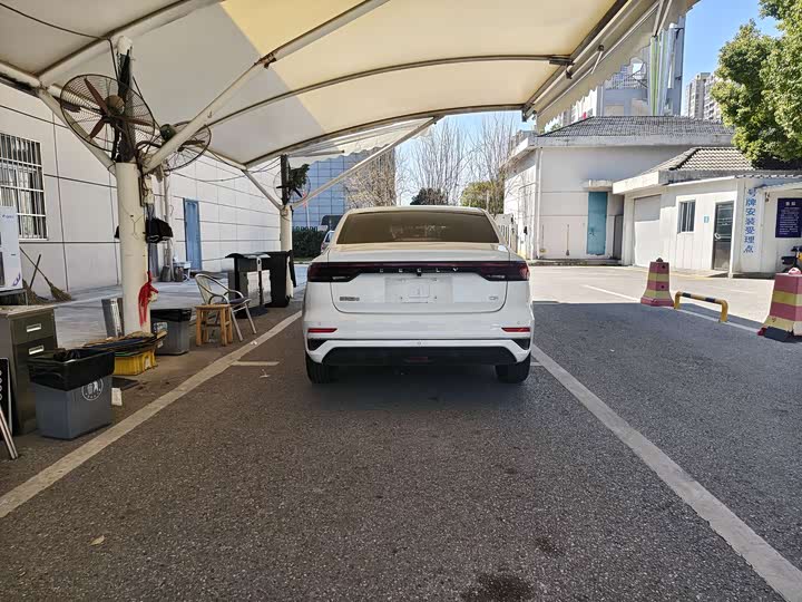 Emgrand 2022 1.5L - CVT - 25,000 km - Image 10