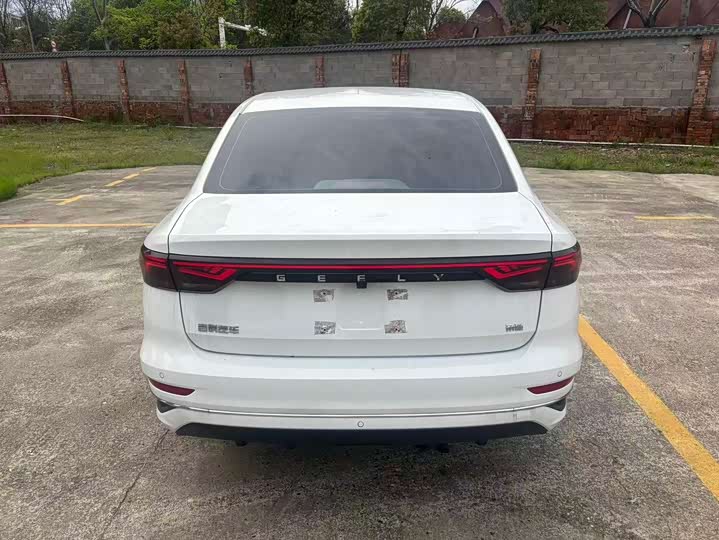 Emgrand 2022 1.5L - CVT - 41,000 km - Image 6