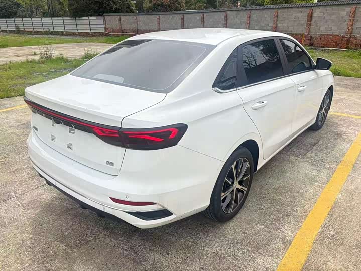 Emgrand 2022 1.5L - CVT - 41,000 km - Image 7