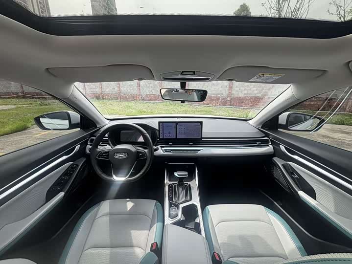 Emgrand 2022 1.5L - CVT - 41,000 km - Image 10