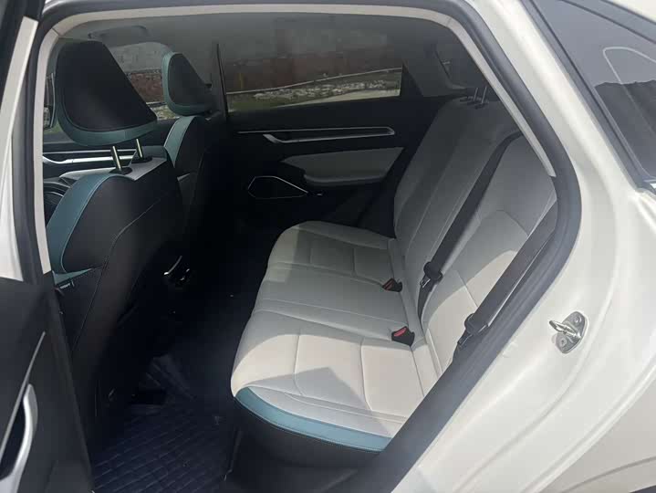 Emgrand 2022 1.5L - CVT - 41,000 km - Image 9