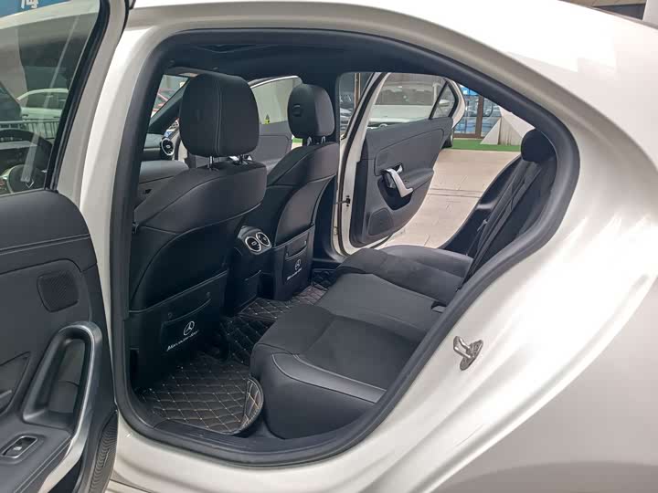 A-Class 2019 A 180 L 1.6T - Automatic - 59,000 km - Image 10