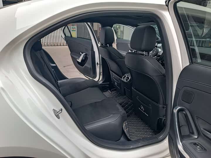 A-Class 2019 A 180 L 1.6T - Automatic - 59,000 km - Image 12