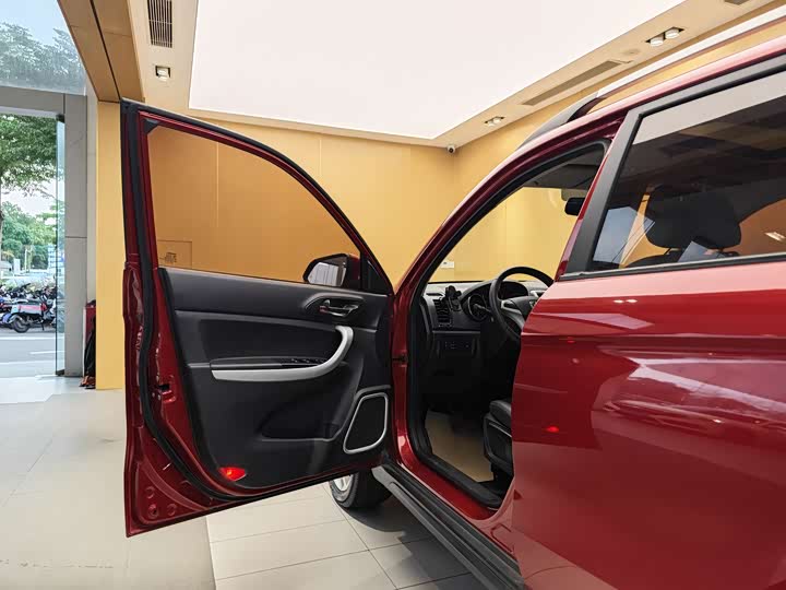 CS35 2016 1.6L - Manual - 98,000 km - Image 7