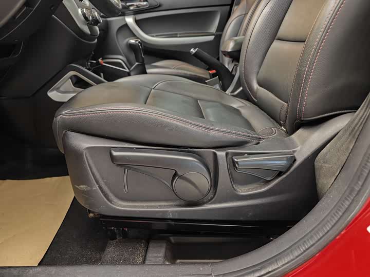 CS35 2016 1.6L - Manual - 98,000 km - Image 10