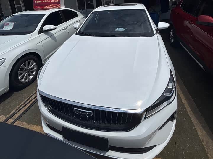 Emgrand 2022 1.5L - CVT - 31,000 km - Image 2