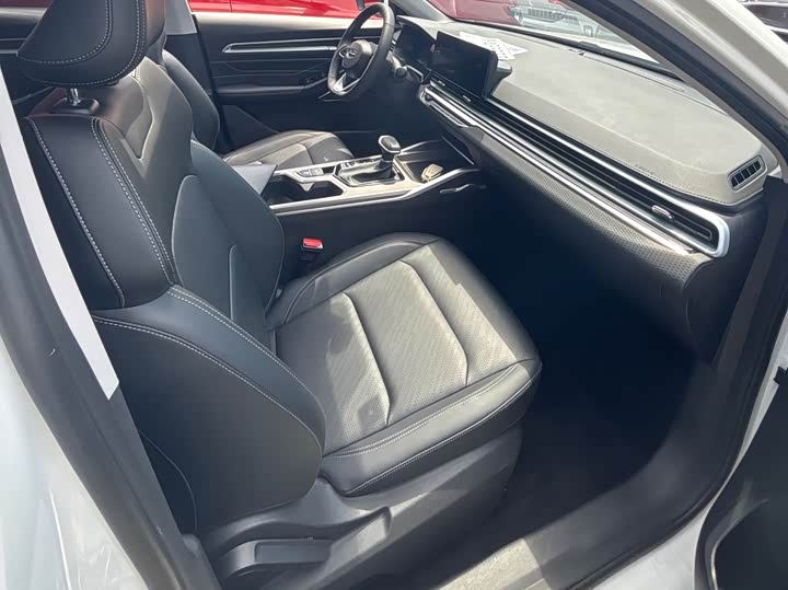 Emgrand 2022 1.5L - CVT - 31,000 km - Image 12