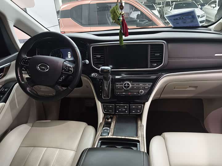 M8 2018 M8 320T - Automatic - 70,000 km - Image 12