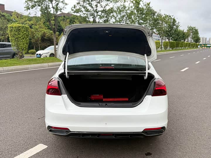 Emgrand 2020 1.5L - CVT - 18,800 km - Image 11