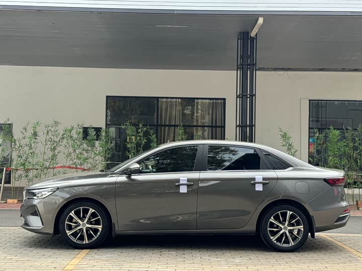 Emgrand 2022 1.5L - CVT - 18,000 km - Image 10