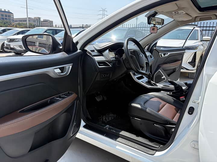 Vision 2018 1.5L - Automatic - 51,000 km - Image 9