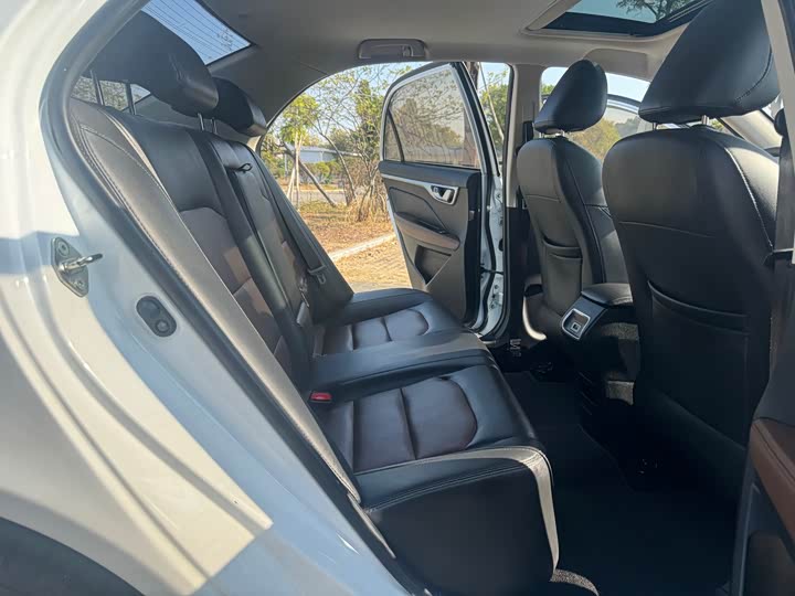 Vision 2018 1.5L - Automatic - 62,000 km - Image 12