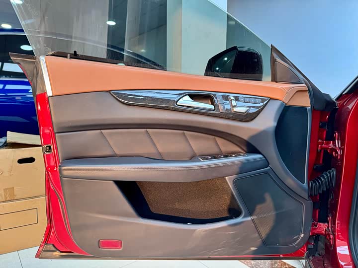 CLS 2015 S 320 2.0T - Automatic - 100,000 km - Image 6