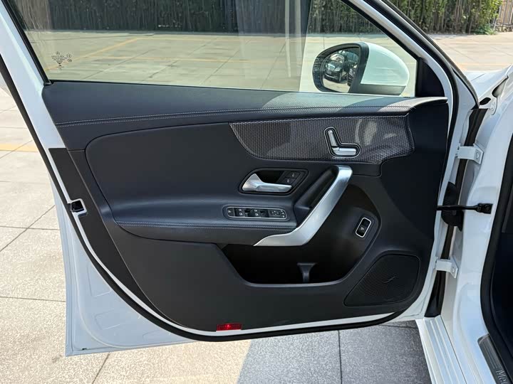 A-Class 2019 A 200 L 1.3T - Automatic - 113,000 km - Image 8