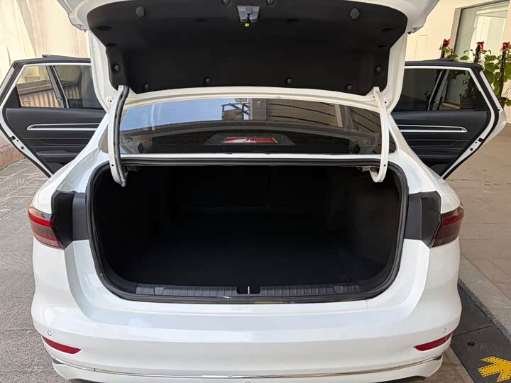 Emgrand 2022 1.5L - CVT - 38,800 km - Image 9