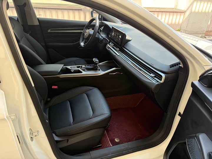 Emgrand 2022 1.5L - CVT - 38,800 km - Image 4