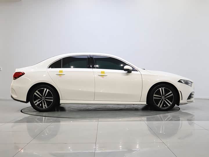 A-Class 2019 A 180 L 1.6T - Automatic - 26,000 km - Image 10